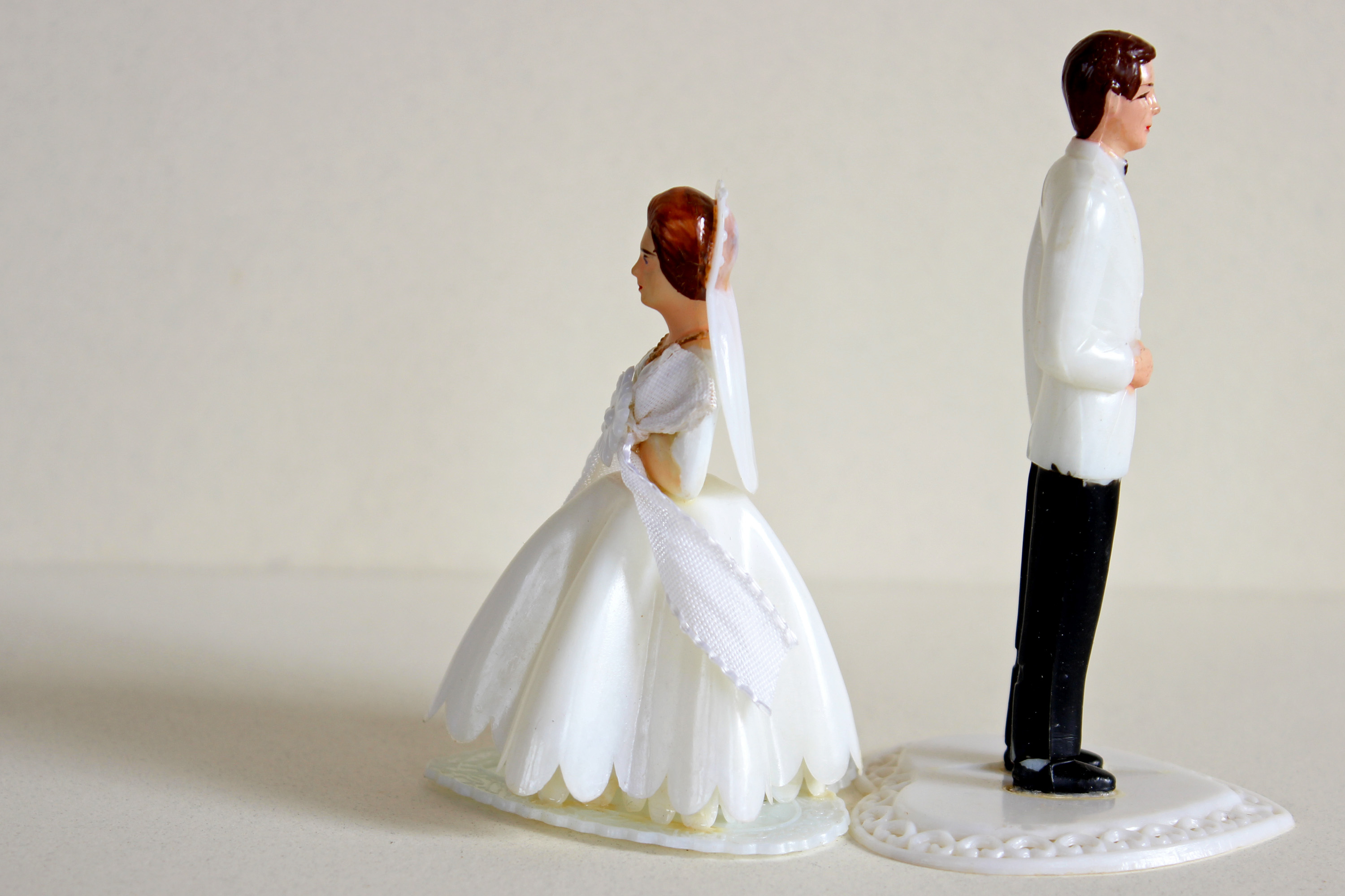 Wedding cake toppers turned away from each other as a sign of divorce.